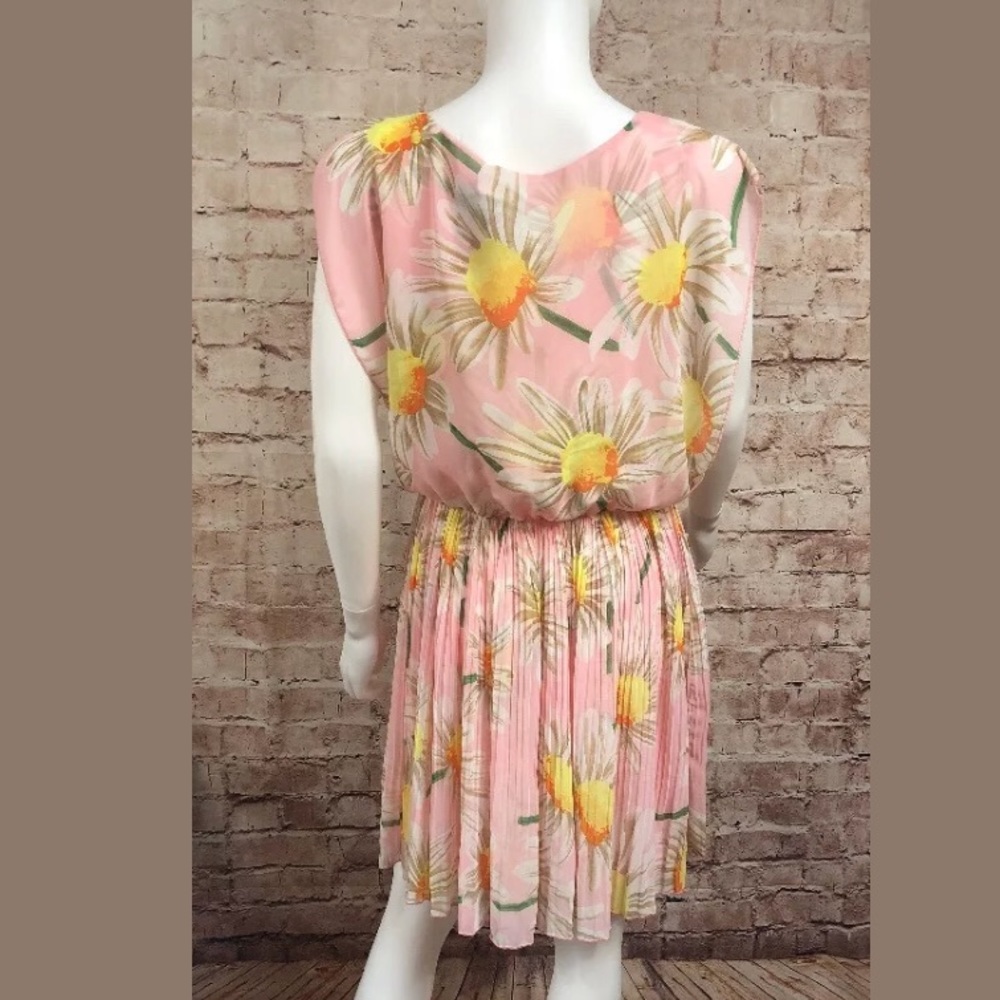 Holly bracken accordian dress daisy pink boutique - Picture 3 of 6